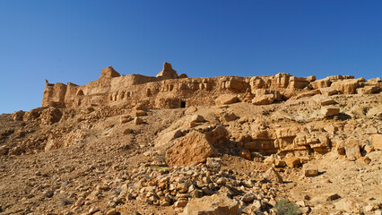Fototapeta premium Ksar Tounket, villaggio fortificato Berbero composto da granai e abitazioni costruiti all'interno di un muro di cinta difensivo.