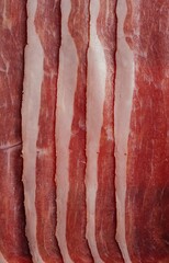 szynka wieprzowa długoleżakowana ułożona paski  © Fotosylwester