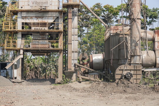 A pyrolysis plant, which is used for recycling materials like plastic, rubber, and biomass into fuel oil, carbon black, and gas