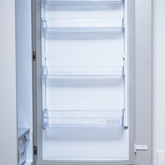 Refrigerator cleaning spray. Cleaning the refrigerator