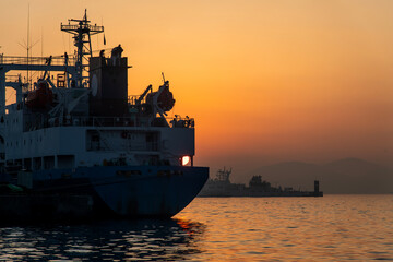 Fototapeta premium sunrise at the harbor