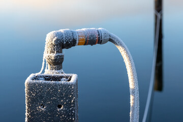 Obraz premium Water hose connection in freezing condition with frost