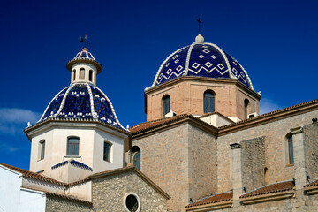 Obraz premium Editorial Altea, Spain - February 01, 2025: Roof of the main Catholic Church in Altea, Nuestra Señora del Consuelo. 