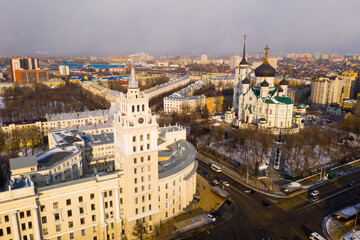 Obraz premium Aerial view of the Annunciation Cathedral and the tower of the Southern Railway building on the central street of ..Voronezh in winter, Russia