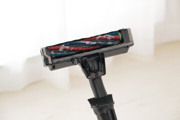 ゴミが絡まった掃除機のヘッド