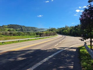 Uma estrada rural em Salesópolis, estado de São Paulo, brasil.