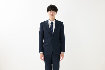 スーツ姿の男性