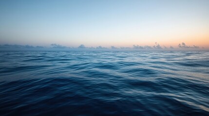 Obraz premium Serene Ocean Waves at Dusk with Soft Clouds in a Tranquil Sky
