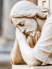 Naklejka premium Contemplative sculpture of jesus reflecting on life, symbolizing christian faith and spirituality