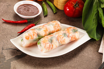 Vietnamese spring roll with prawn
