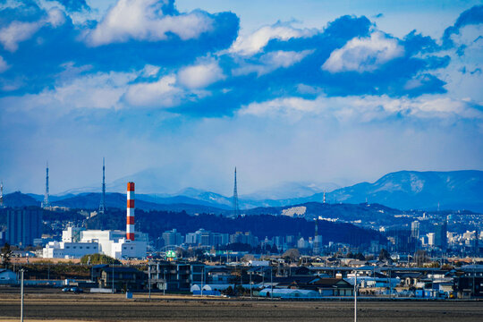 仙台市の冬景色と広がる山々