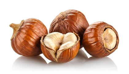 Obraz premium Hazelnuts in Shell, Whole and Halved