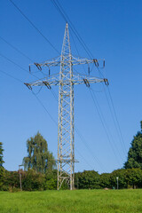 Strommast , Stromversorgung, Energieversorung, Blauer Himmel, Deutschland