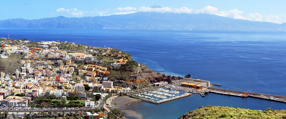 Fototapeta premium San Sebastian, Hauptstadt auf der Insel La Gomera, Kanaren, Spanien, Europa, Panorama 