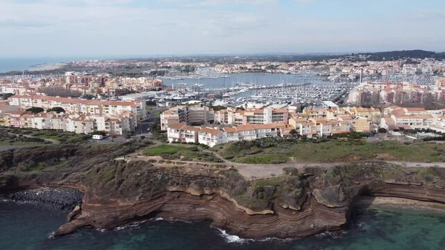Les falaises du cap d'Agde dans l'H&eacute;rault, Occitanie , France