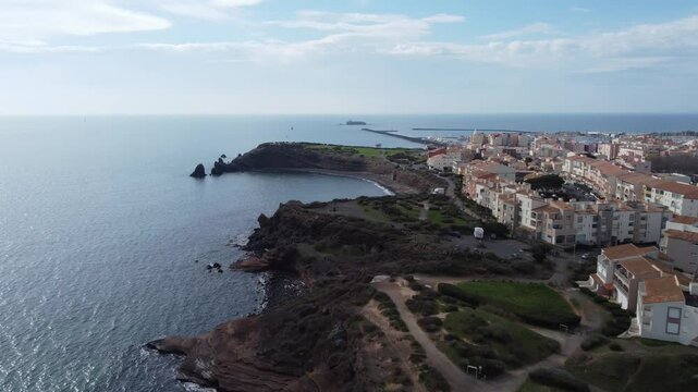 Les falaises du cap d'Agde dans l'H&eacute;rault, Occitanie , France