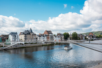 Obraz premium Beautiful view at the river Meuse and pedestrian bridge in Namur