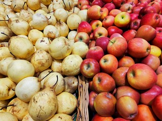 Pears and apples in the market