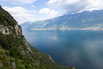 Fototapeta premium A wonderful view of the beautiful Lake Garda in Italy, Europe