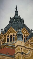 Obraz premium Exterior of the Szeged, Hungary synagogue build in 1902. 