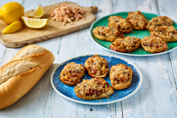 hot crab dip on toasted bread