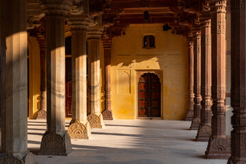 India. Rajasthan. Jaipur. Amber fort. The sunlit corridors of the Diwan-i-Khas (Hall of Private...
