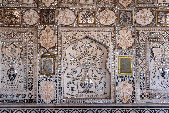 India. Rajasthan. Jaipur. Amber fort. Detail of Interior of Sheesh Mahal. Diwan-i Khas also known as Sheesh Mahal (Glass palace)