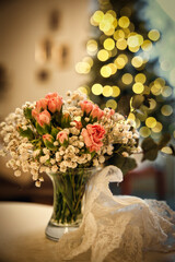 Blumenstrauß in Vase mit Bokeh