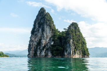 Naklejka premium a boat in Khao Sok national park 