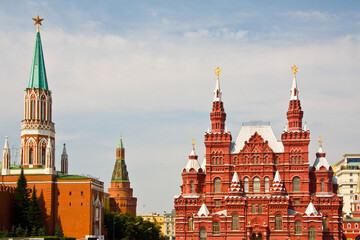 Obraz premium Moscow Kremlin with red brick wall on Red Square, Russia