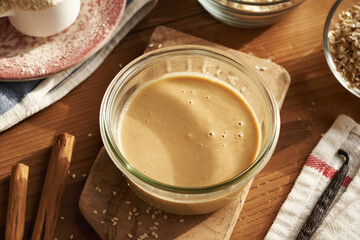 Sesame tahini, whey protein powder, oat flakes, cinnamon and vanilla - ingredients for homemade protein bars