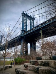 Fototapeta premium Manhattan Bridge on a cloudy day