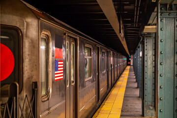 Crowd of people in a NYC subway station waiting for the train