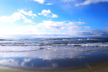 冬晴れの日本海