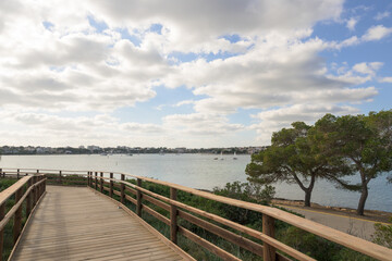 Naklejka premium wooden walkway in coastal bay