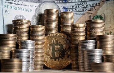 Koncepcja inwestowania, gromadzenia funduszy online bitcoin, transfer krypto waluty.
