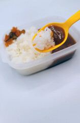 シンプルなカレーライス弁当・子供用ランチボックス／Simple curry rice bento/kids' lunch box／심플한 카레라이스 도시락・어린이용 런치 박스
