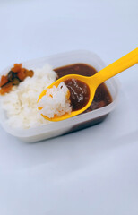 シンプルなカレーライス弁当・子供用ランチボックス／Simple curry rice bento/kids' lunch box／심플한 카레라이스 도시락・어린이용 런치 박스