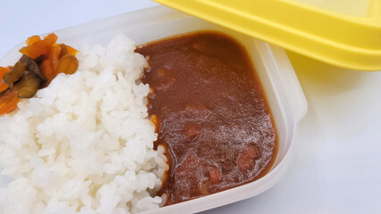 シンプルなカレーライス弁当・子供用ランチボックス／Simple curry rice bento/kids' lunch box／심플한 카레라이스 도시락・어린이용 런치 박스