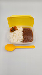 シンプルなカレーライス弁当・子供用ランチボックス／Simple curry rice bento/kids' lunch box／심플한 카레라이스 도시락・어린이용 런치 박스