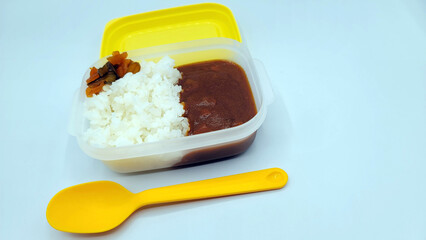 シンプルなカレーライス弁当・子供用ランチボックス／Simple curry rice bento/kids' lunch box／심플한 카레라이스 도시락・어린이용 런치 박스