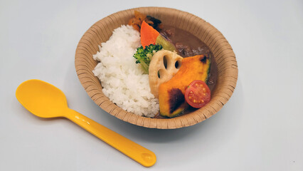 野菜たっぷりカレーライス／Curry rice with plenty of vegetables／야채 듬뿍 카레라이스