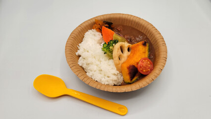 野菜たっぷりカレーライス／Curry rice with plenty of vegetables／야채 듬뿍 카레라이스