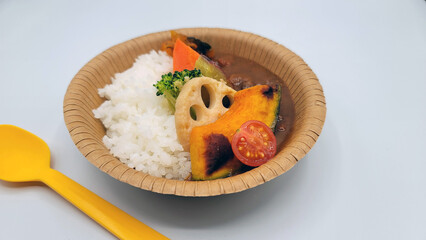野菜たっぷりカレーライス／Curry rice with plenty of vegetables／야채 듬뿍 카레라이스