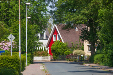Rotes Holzhaus, Wohngebäude, Einfamilienhaus, Lilienthal, Niedersachsen, Deutschland