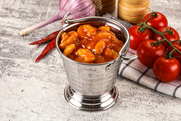 Baked kidney with tomato sauce