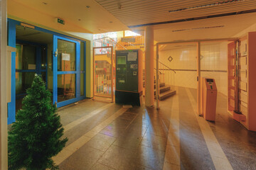 Eingangsbereich mit Weihnachtsbaum
