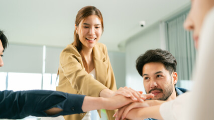 Obraz premium Empowered teamwork in modern office setting, showcasing collaboration and support. woman leads with enthusiasm, while others engage positively. Leader Teamwork stratup