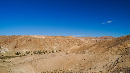 Oasi di Chebica con la sorgente di acqua potabile e l'antico villaggio Berbero. provincia di Tozeur,Tunisia