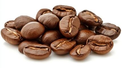 Naklejka premium Close-up of a pile of roasted coffee beans showcasing rich textures and colors, perfect for beverage-related content